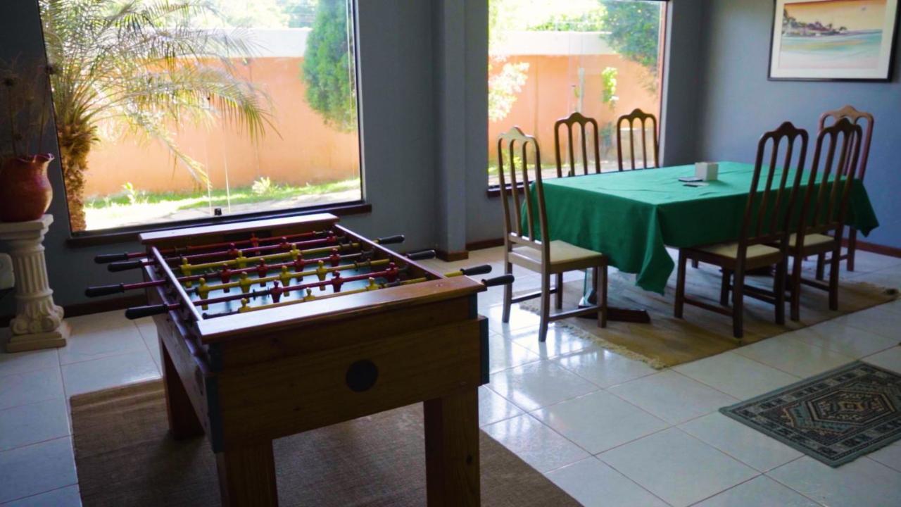 Belíssima Casa com extensa área externa - piscina, sauna, churrasqueira e campo de futebol - com 5 suítes e a 500 metros da Rua das Pedras Búzios Exterior foto
